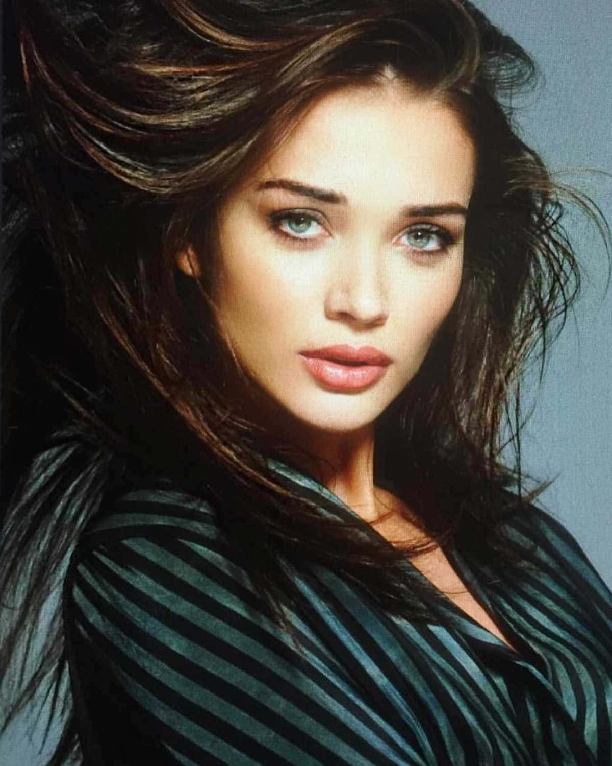 Amy Jackson, striped top, windswept dark hair, HD Phone Wallpaper