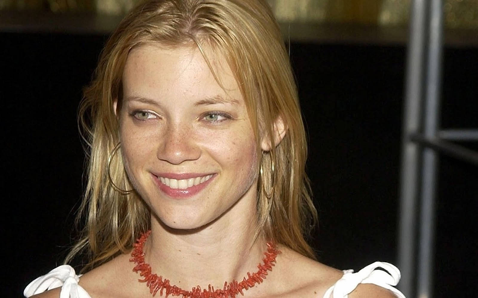 Amy Smart, blonde, freckles, HD Desktop Wallpaper
