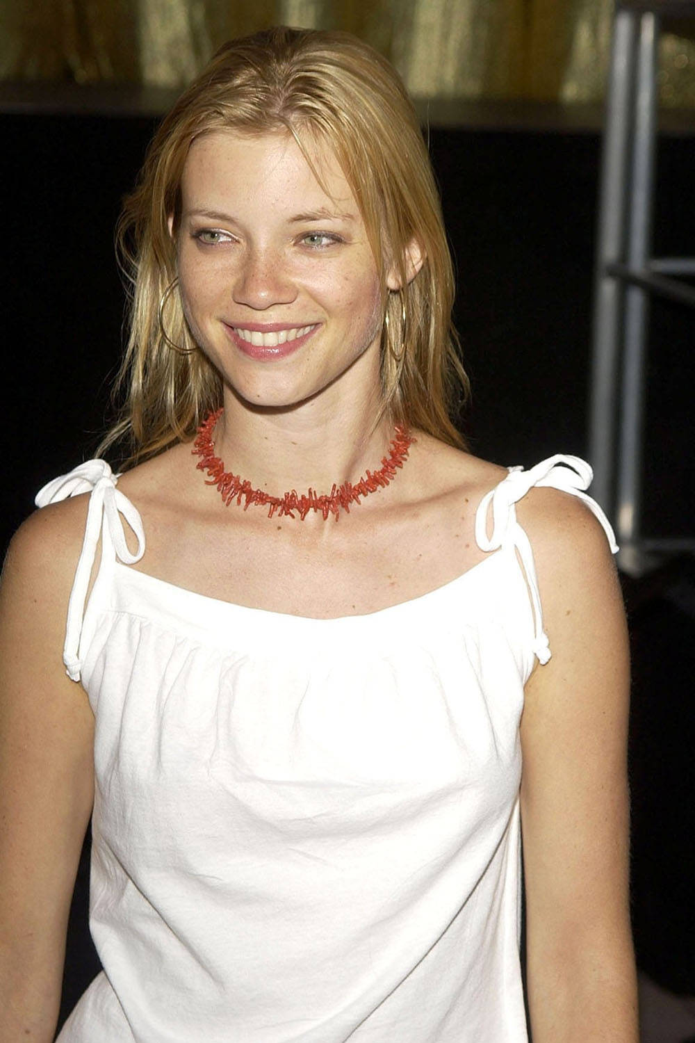 Amy Smart, blonde woman, white top, HD Phone Wallpaper