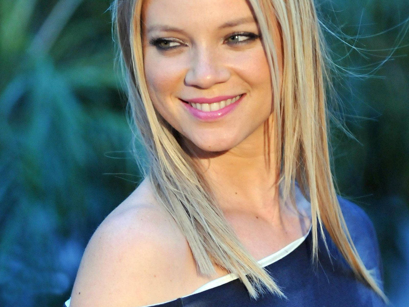 Amy Smart, blonde, soft lighting, HD Desktop Wallpaper