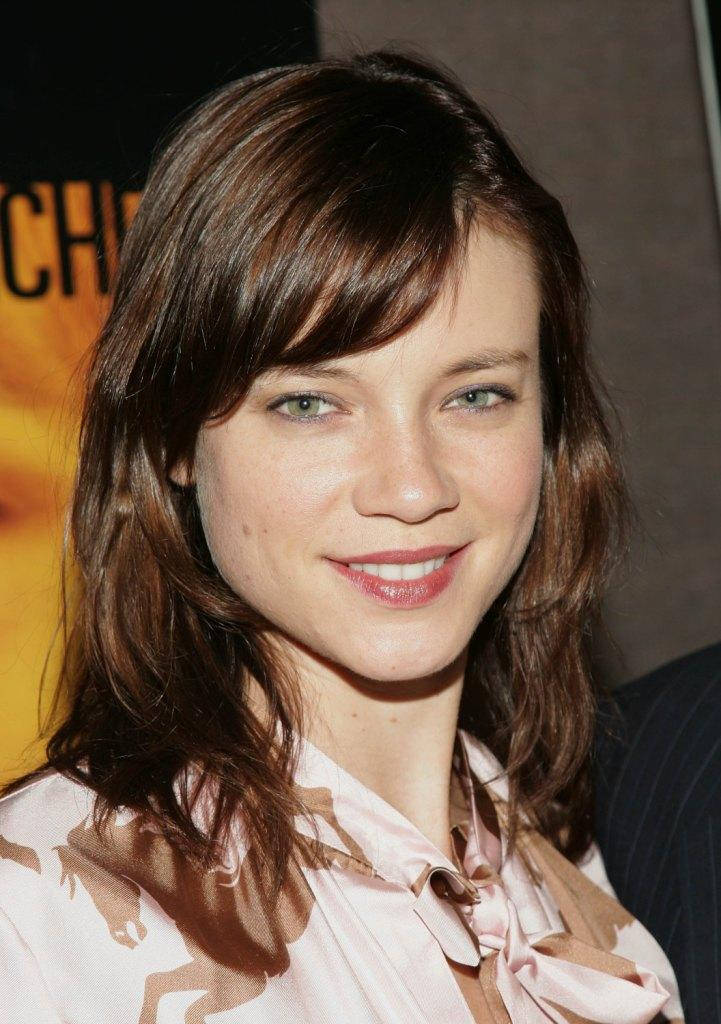 Amy Smart, brunette hair, green eyes, SD Phone Wallpaper