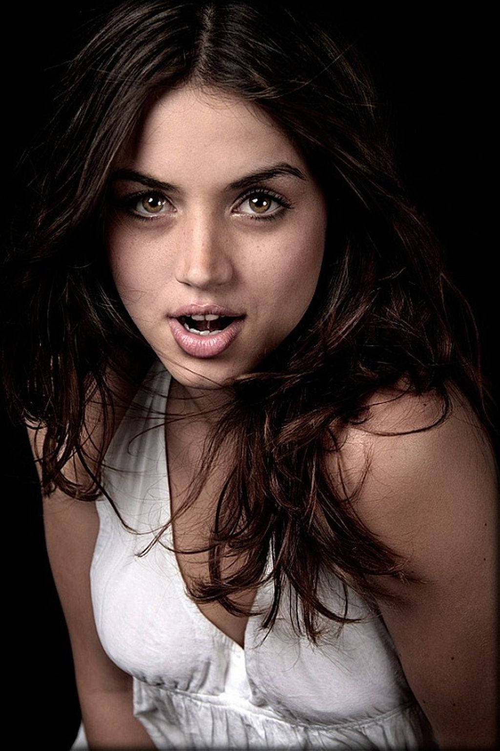 Ana De Armas, white top, dark wavy hair, HD Phone Wallpaper