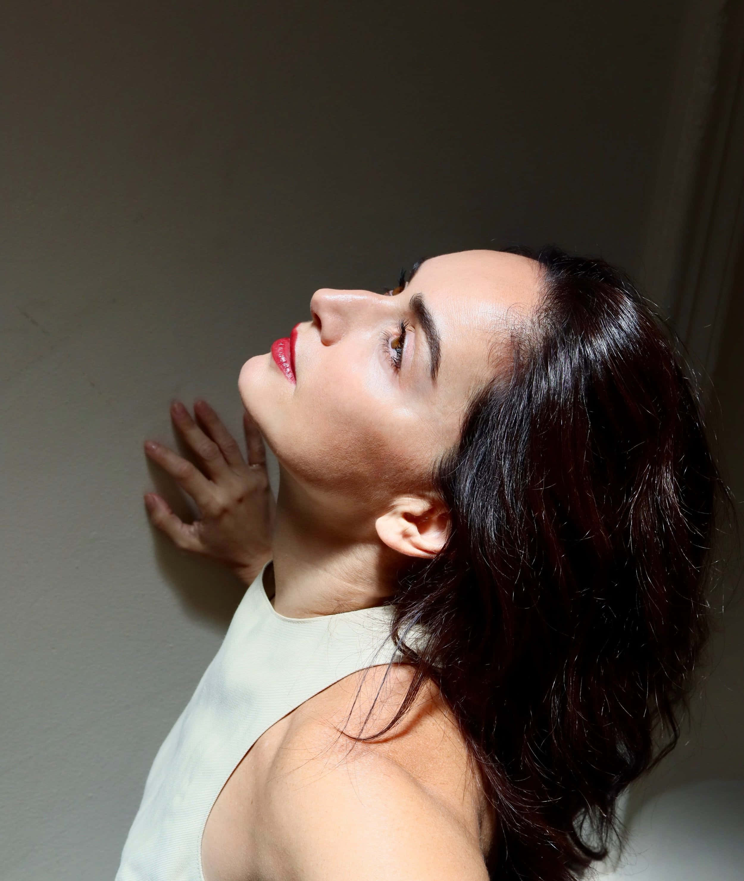 Ana De La Reguera, dark hair, red lips, 2K Phone Wallpaper