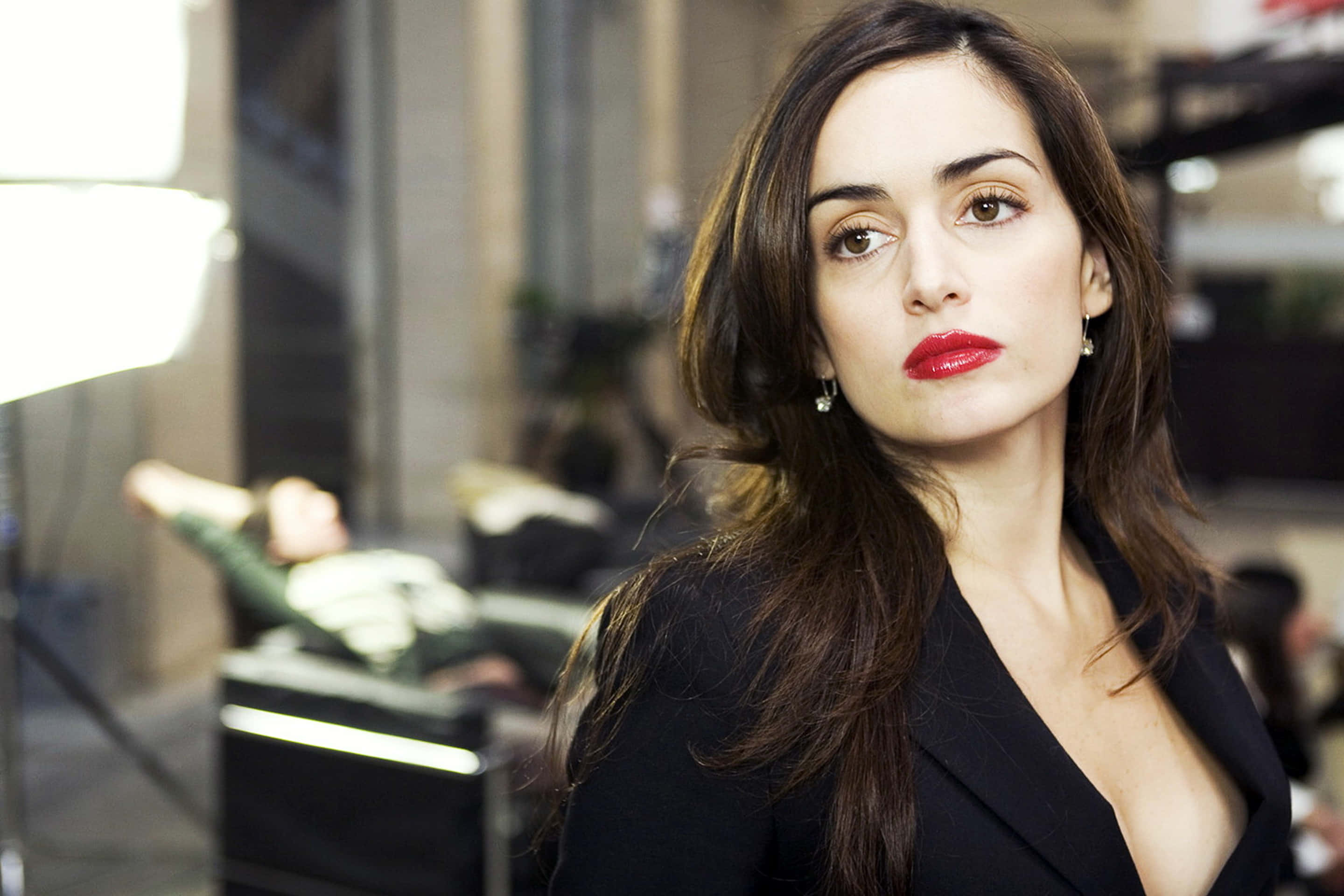 Ana De La Reguera, dark hair, bold red lips, 2K Desktop Wallpaper