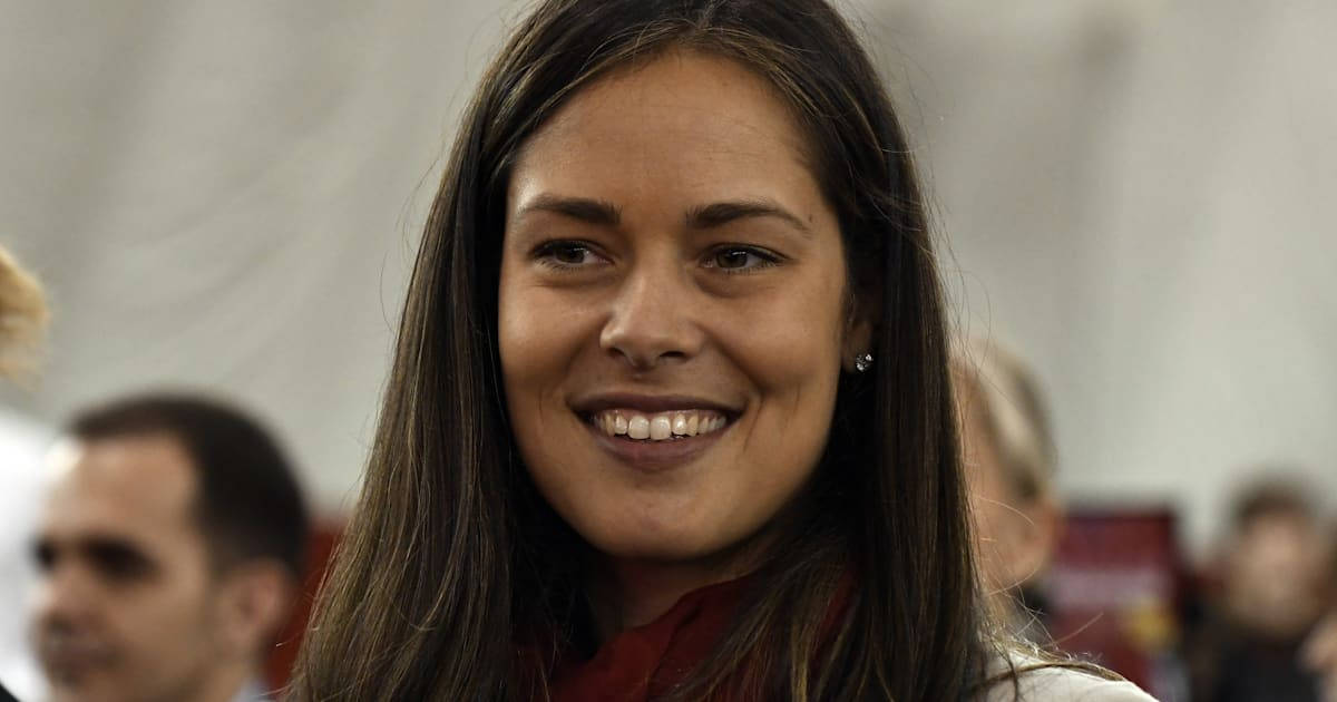 Ana Ivanovic, red scarf, long dark hair, SD Desktop Wallpaper