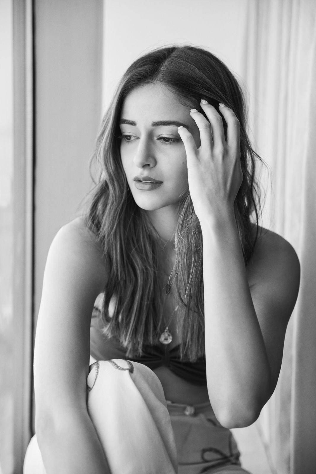 Ananya Pandey, black and white, window, HD Phone Wallpaper