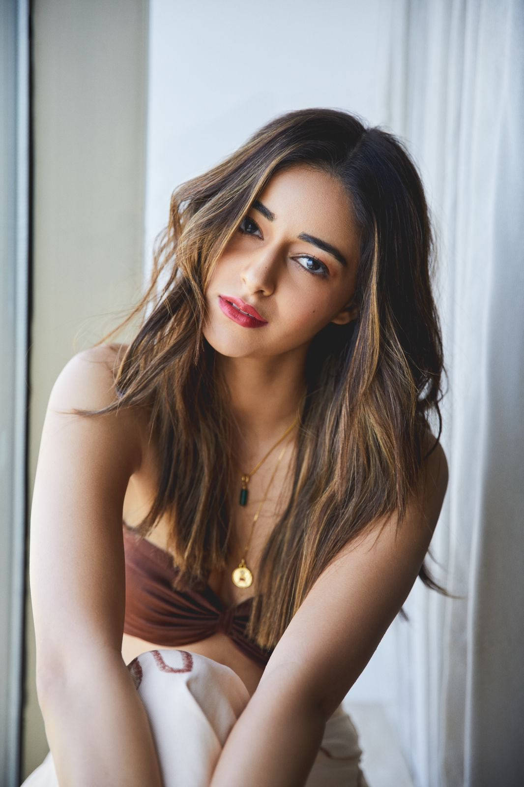 Ananya Pandey, long wavy hair, red lips, HD Phone Wallpaper