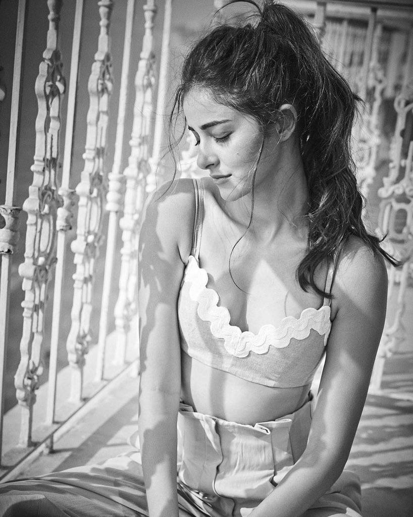 Ananya Pandey, tousled hair, black and white, SD Phone Wallpaper
