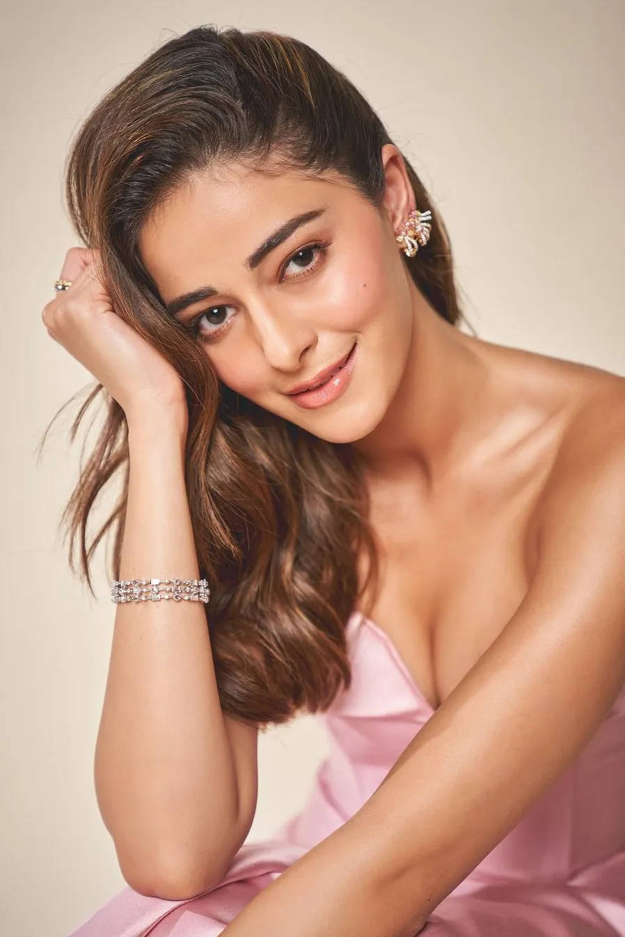 Ananya Pandey, pink satin dress, jewelry, HD Phone Wallpaper