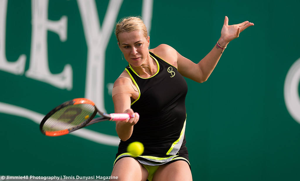 Anastasia Pavlyuchenkova, black and neon yellow gear, bright yellow ball, SD Desktop Wallpaper