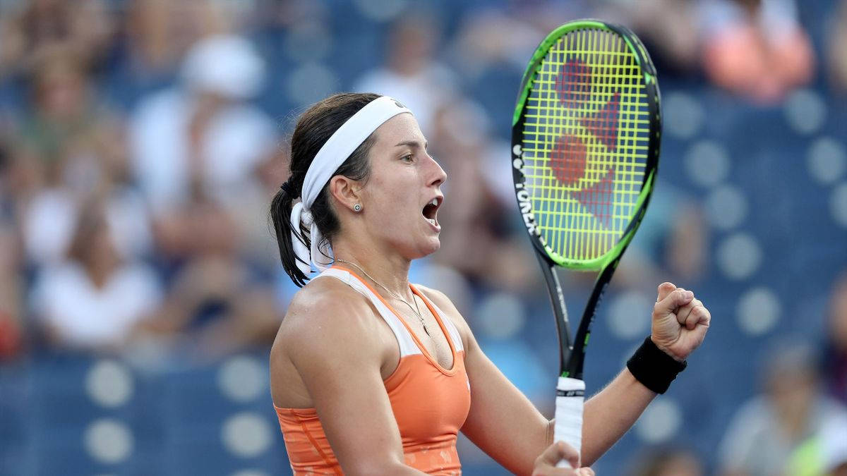 Anastasija Sevastova, orange outfit, raised racket, SD Desktop Wallpaper
