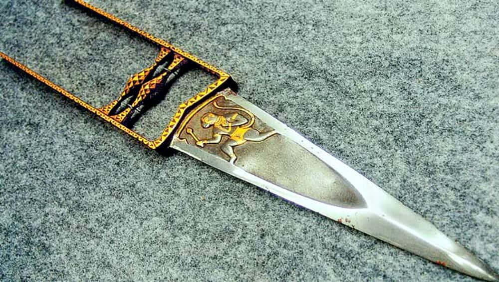 Ancient Weapons, ornate dagger, gold inlaid figures, SD Desktop Wallpaper