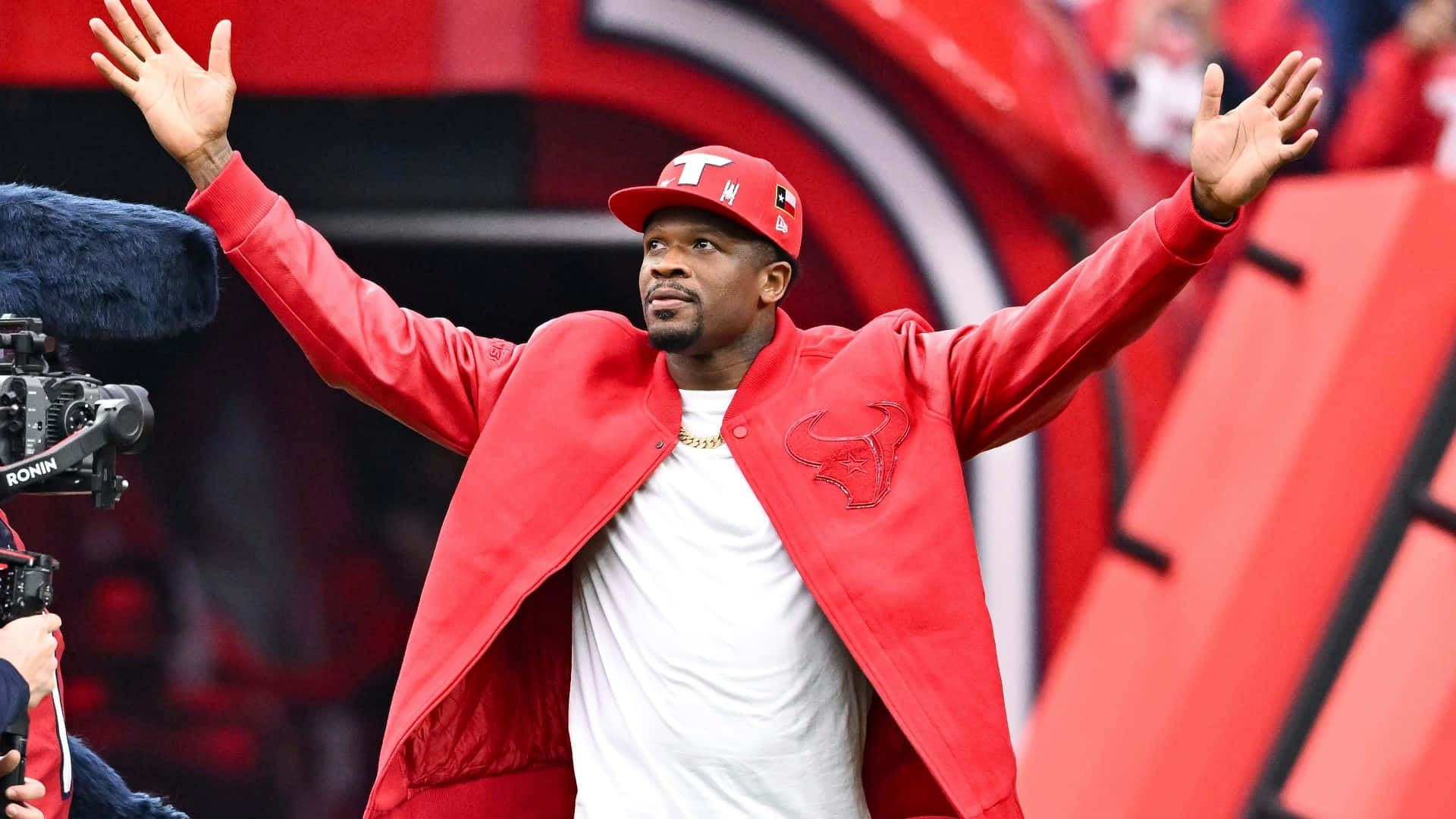 Andre Johnson, red jacket, red branding, Full HD Desktop Wallpaper