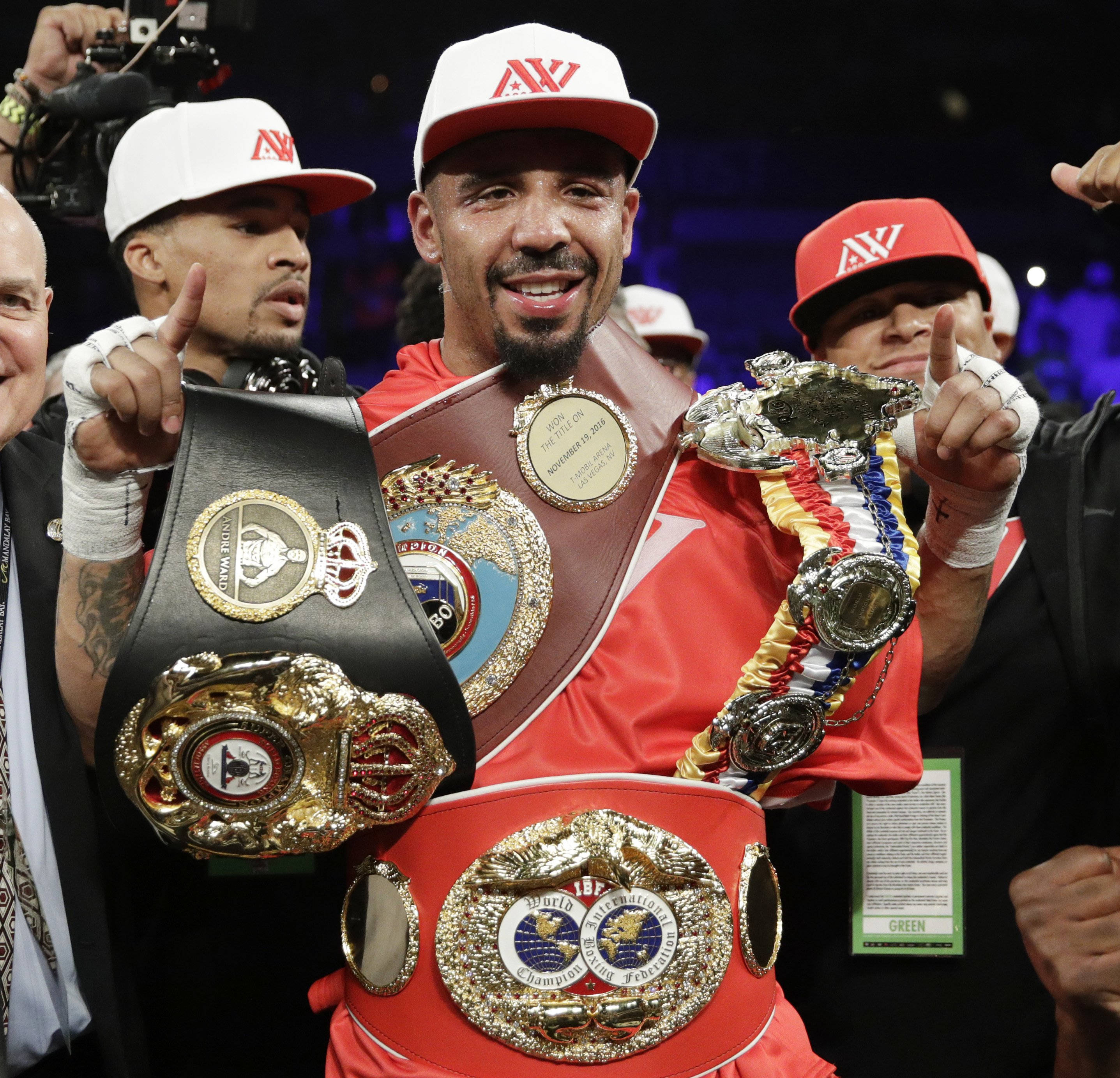 Andre Ward, red robe, white cap, 2K Desktop Wallpaper