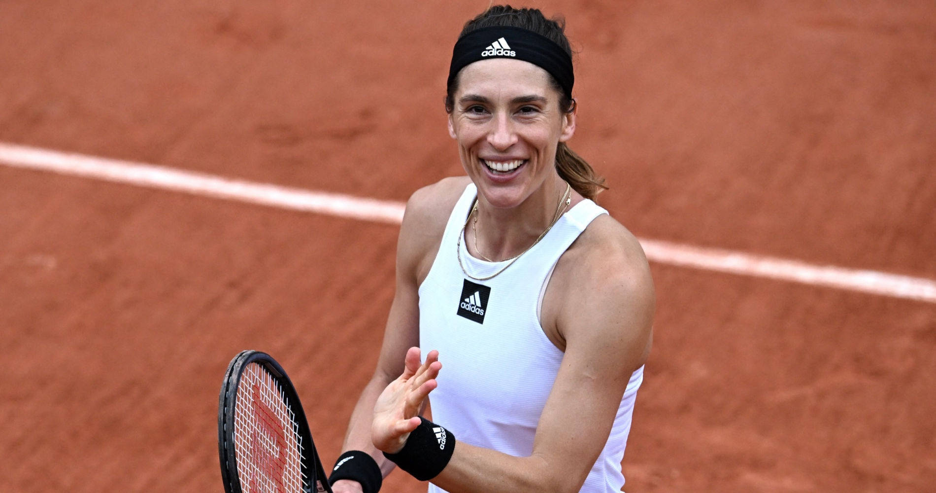 Andrea Petkovic, white gear, red clay court, HD Desktop Wallpaper