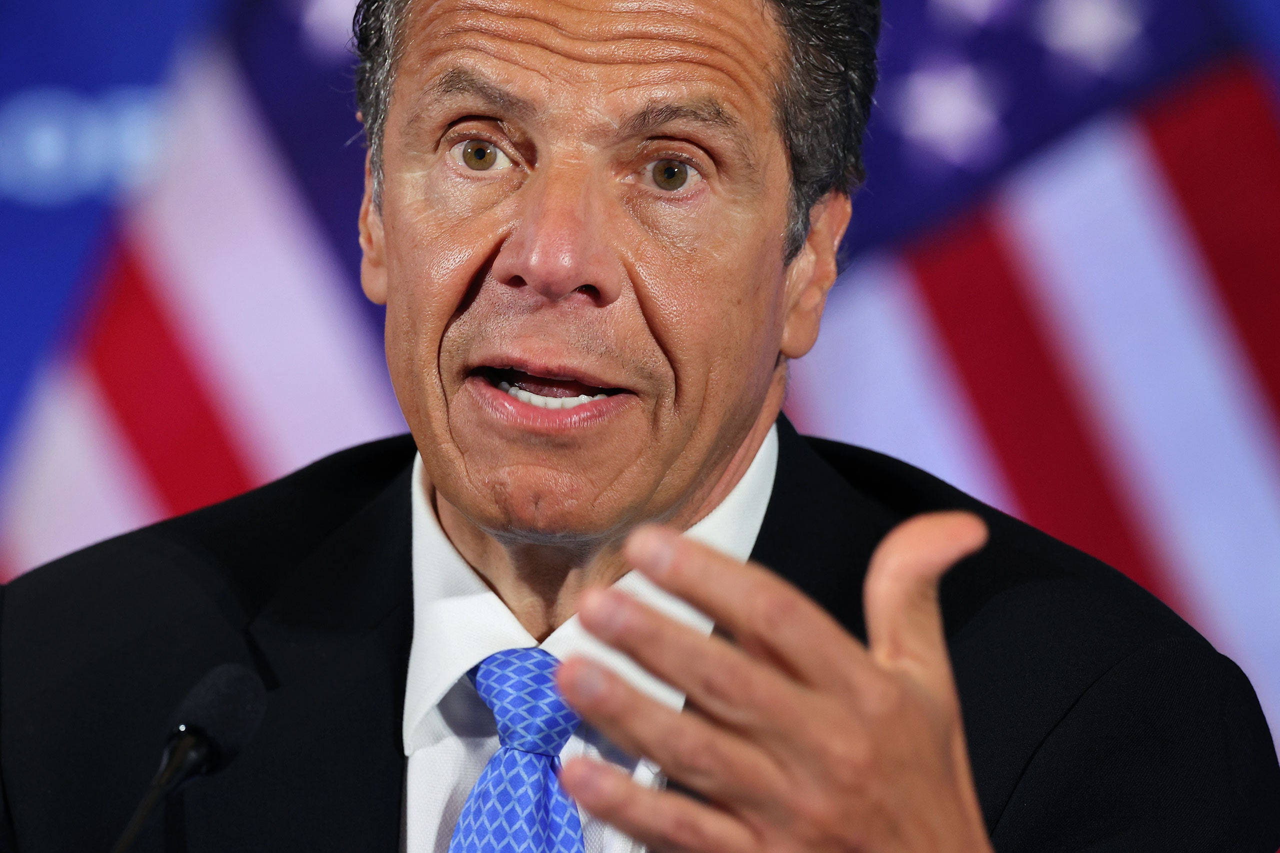 Andrew Cuomo, blue tie, suit, 2K Desktop Wallpaper