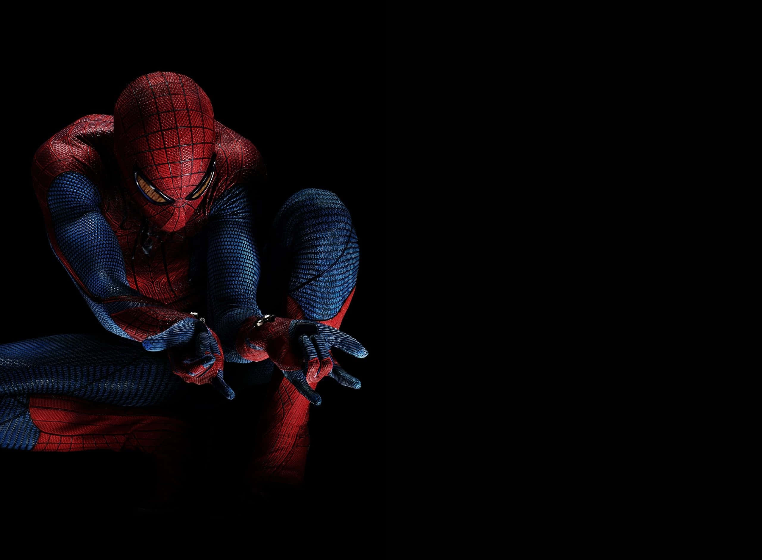 Andrew Garfield Spider Man, red and blue suit, glowing, 2K Desktop Wallpaper
