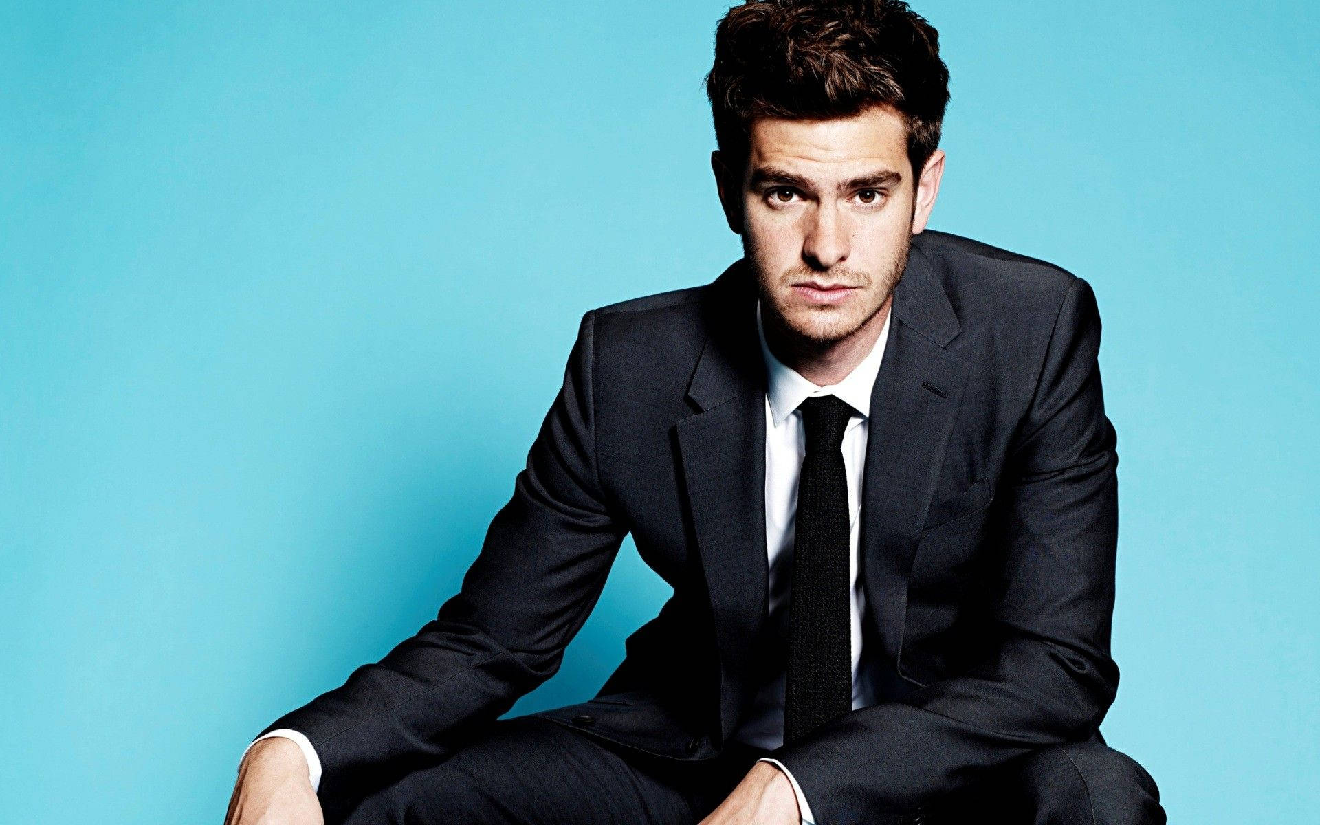 Andrew Garfield, 2008 movie photoshoot, black suit, Full HD Desktop Wallpaper