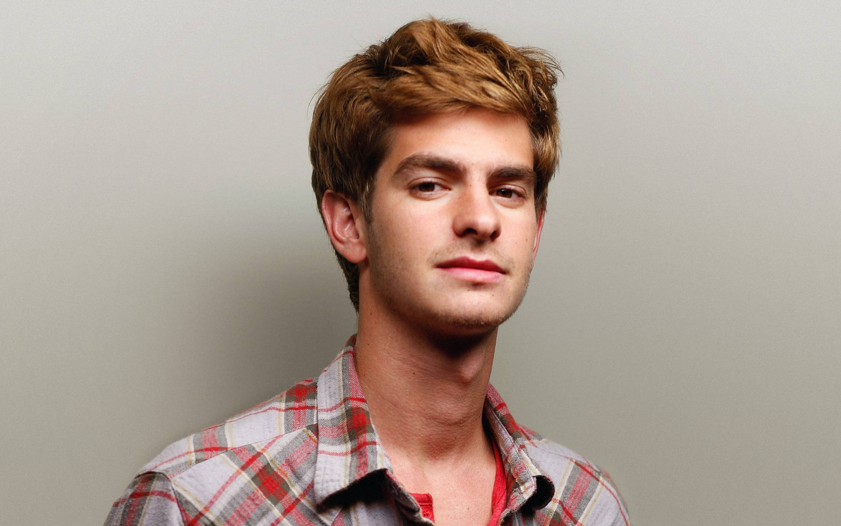 Andrew Garfield, tousled brown hair, plaid shirt, 2K Desktop Wallpaper