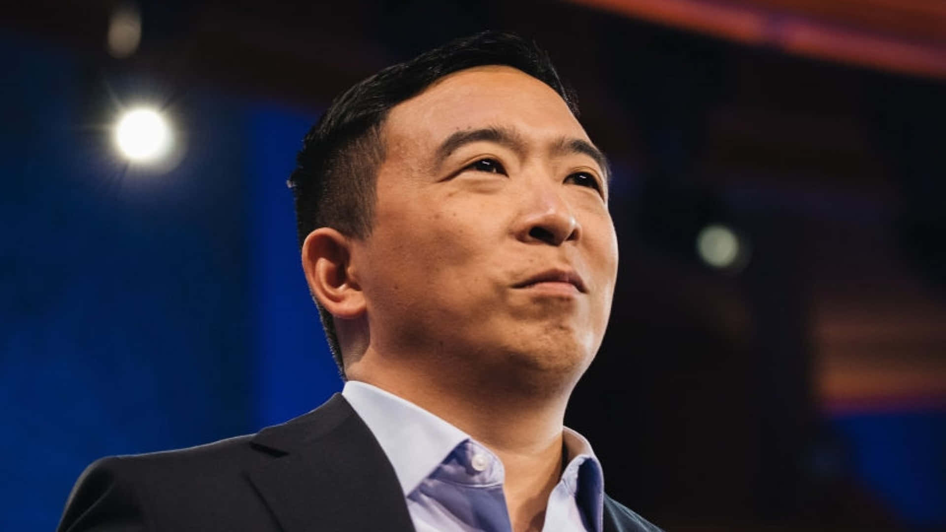 Andrew Yang, suit, stage lighting, Full HD Desktop Wallpaper
