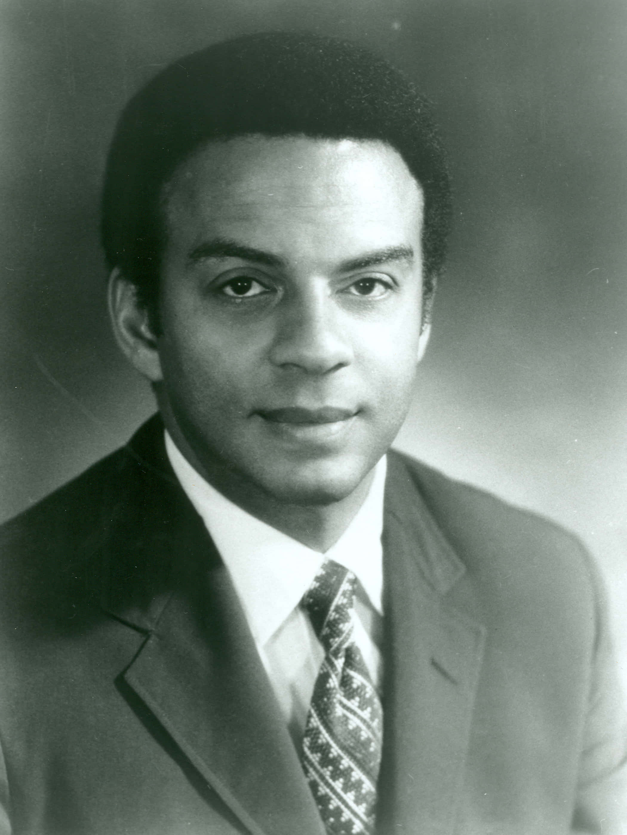 Andrew Young, suit, patterned tie, 2K Phone Wallpaper