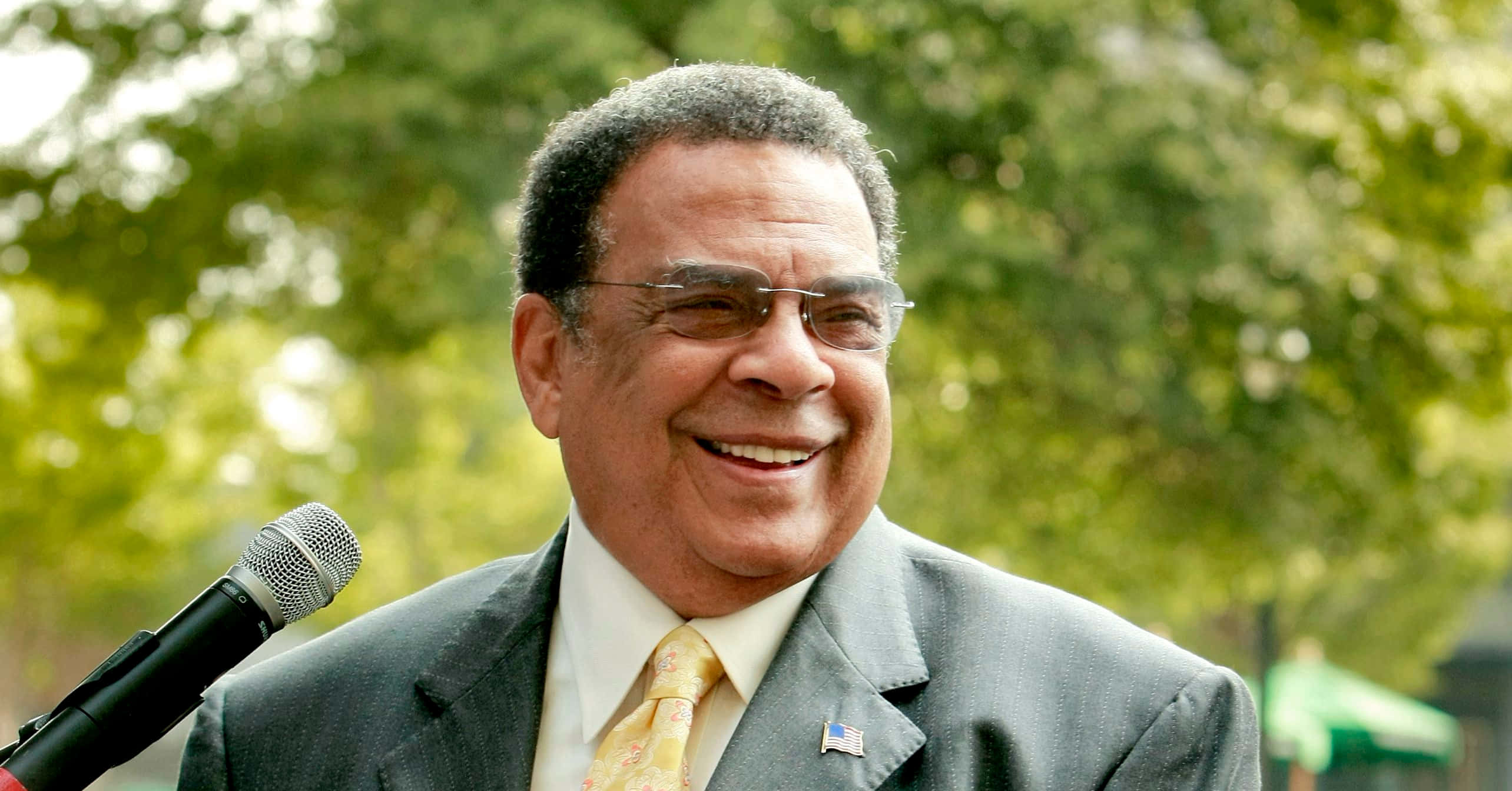 Andrew Young, glasses, suit, 2K Desktop Wallpaper