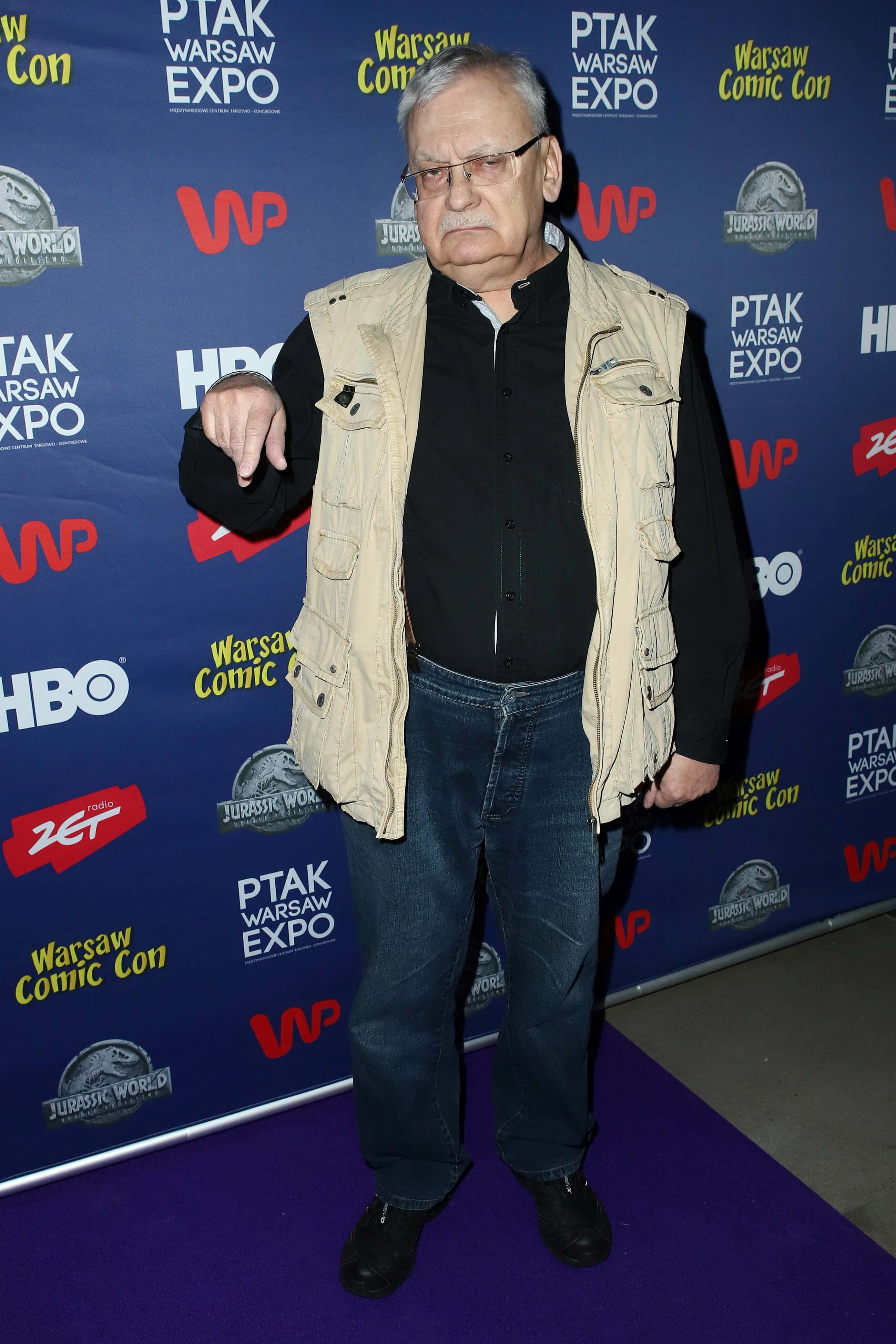 Andrzej Sapkowski, comic con event, purple carpet, 4K Phone Wallpaper
