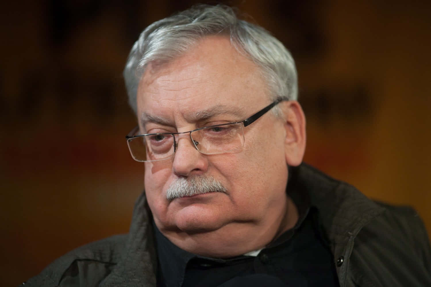 Andrzej Sapkowski, gray hair, glasses, HD Desktop Wallpaper