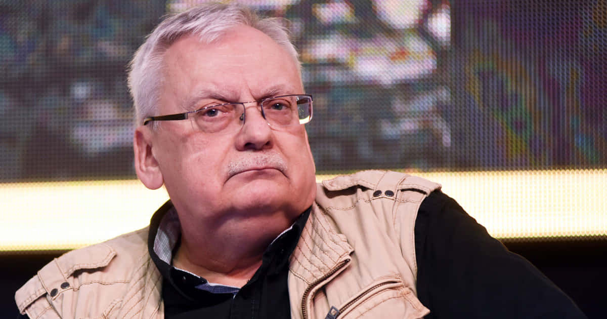 Andrzej Sapkowski, beige vest, gray hair, SD Desktop Wallpaper