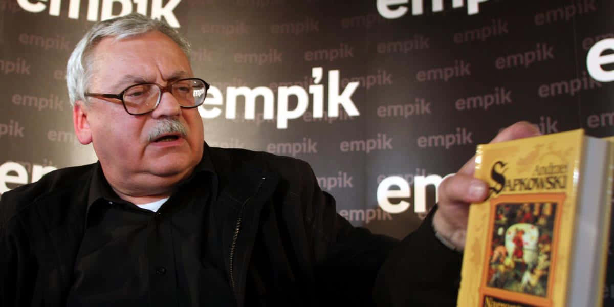 Andrzej Sapkowski, S, glasses, SD Desktop Wallpaper
