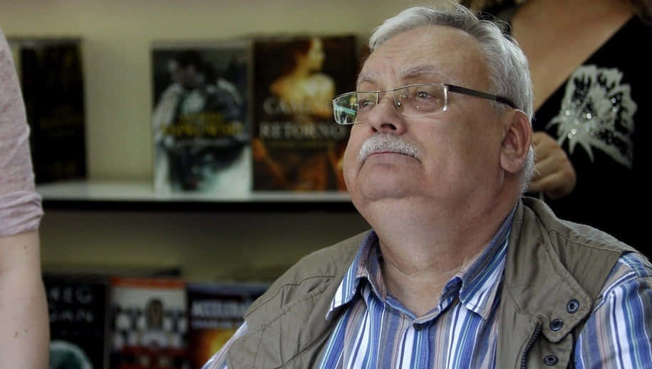 Andrzej Sapkowski, book signing event, bookstore, SD Desktop Wallpaper