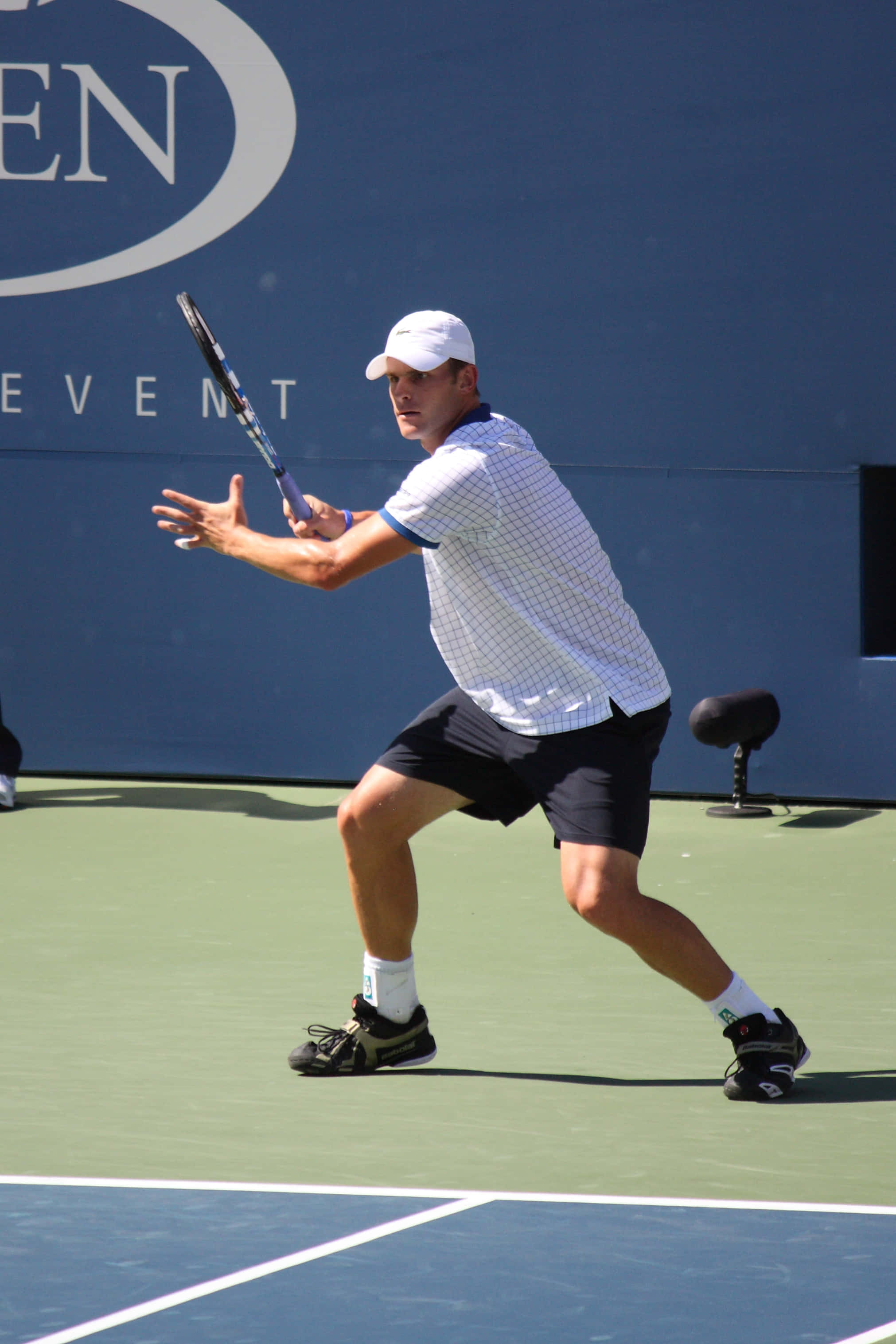 Andy Roddick, green and blue court, mid-swing, 2K Phone Wallpaper