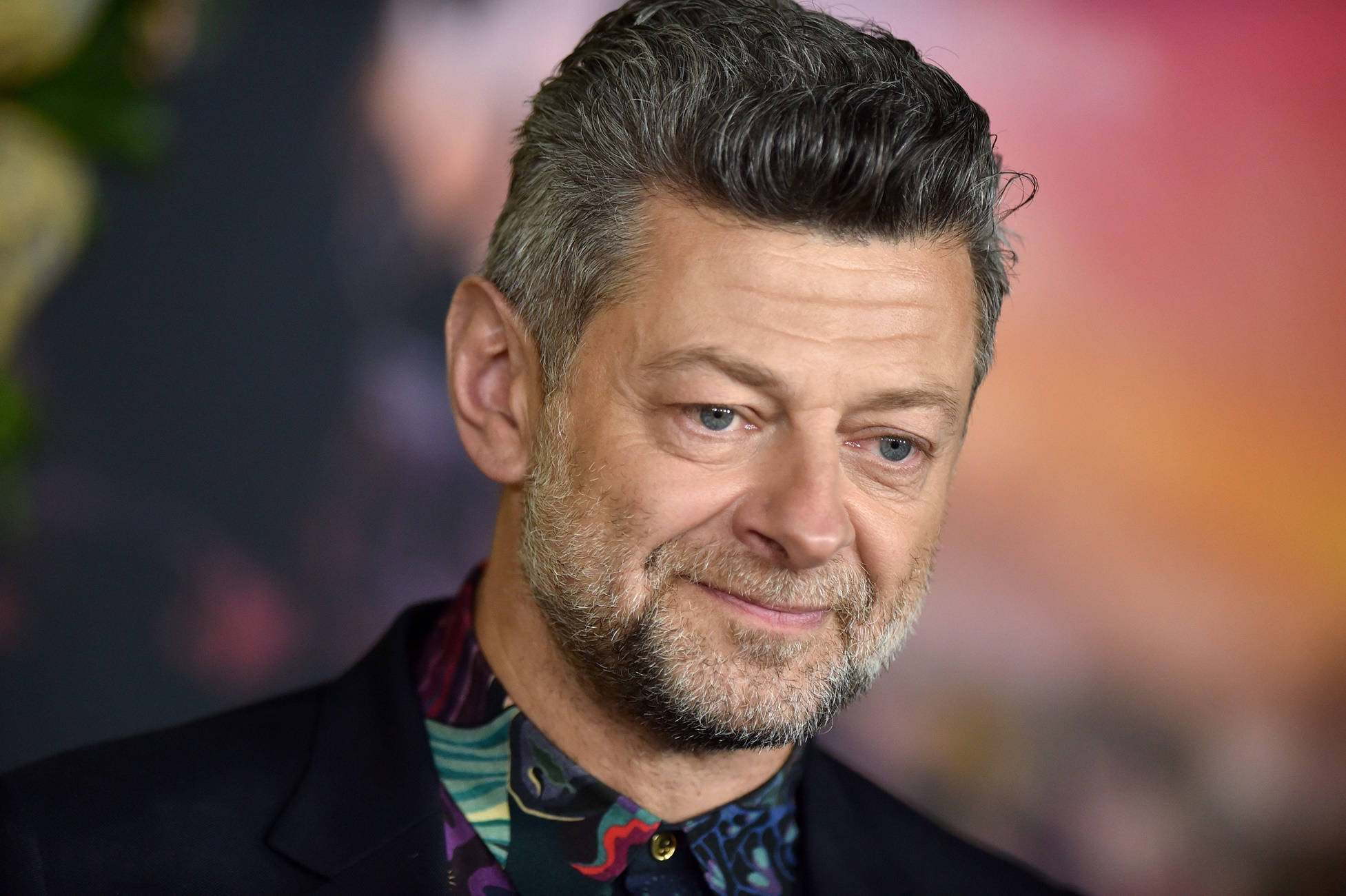 Andy Serkis, colorful tie, dark suit, Full HD Desktop Wallpaper