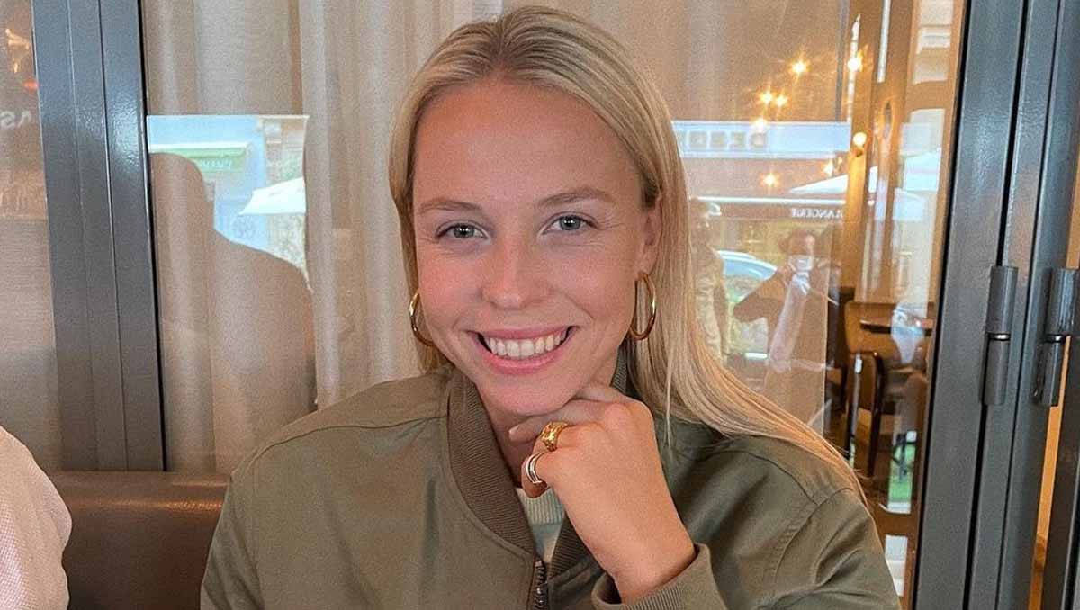 Anett Kontaveit, green jacket, blonde woman, SD Desktop Wallpaper