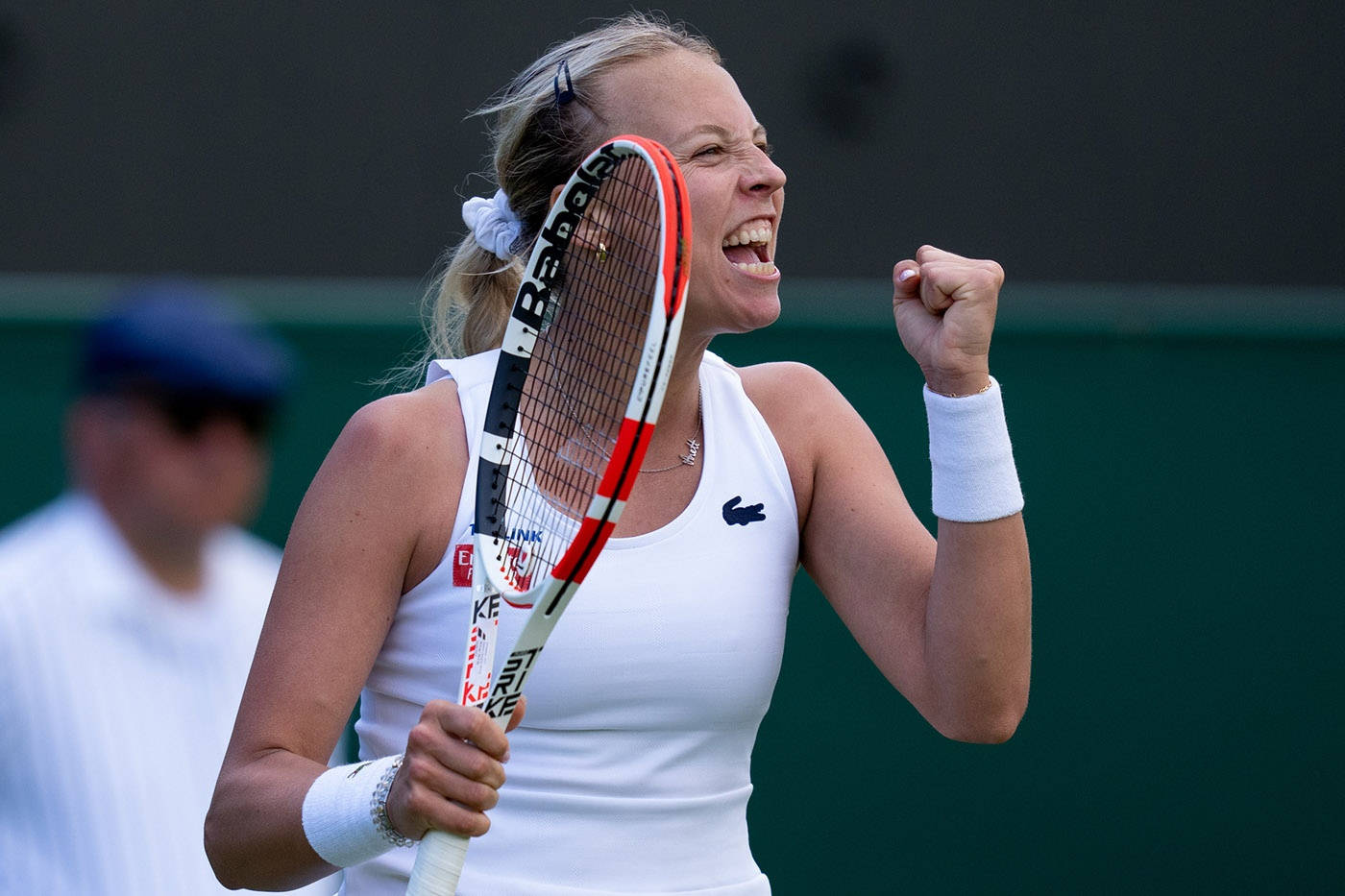Anett Kontaveit, white gear, clenched fist, HD Desktop Wallpaper