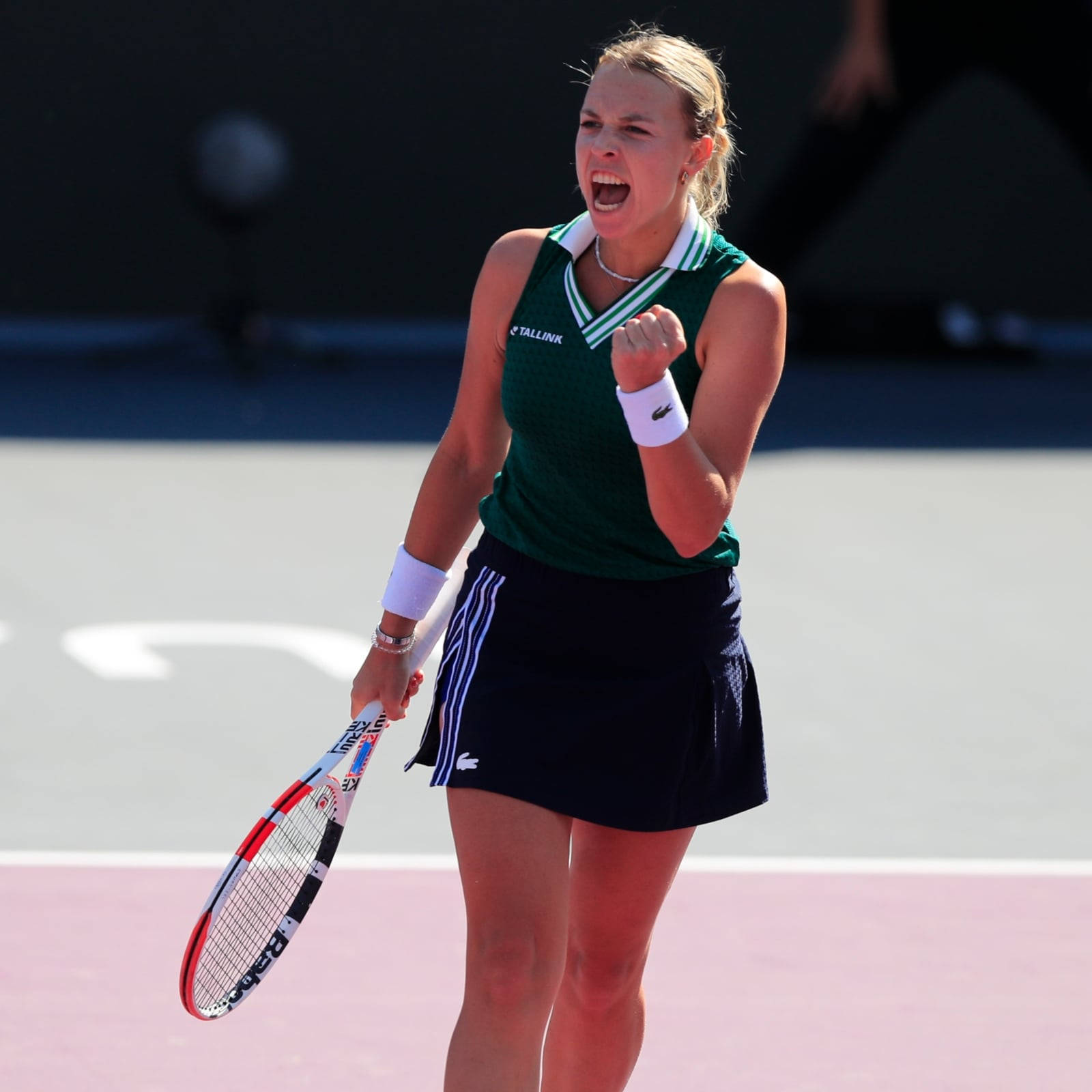 Anett Kontaveit, green and black gear, pink hard court, HD Desktop Wallpaper