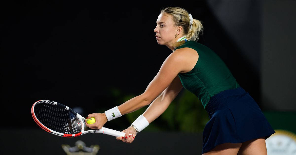 Anett Kontaveit, green and blue gear, yellow ball, SD Desktop Wallpaper