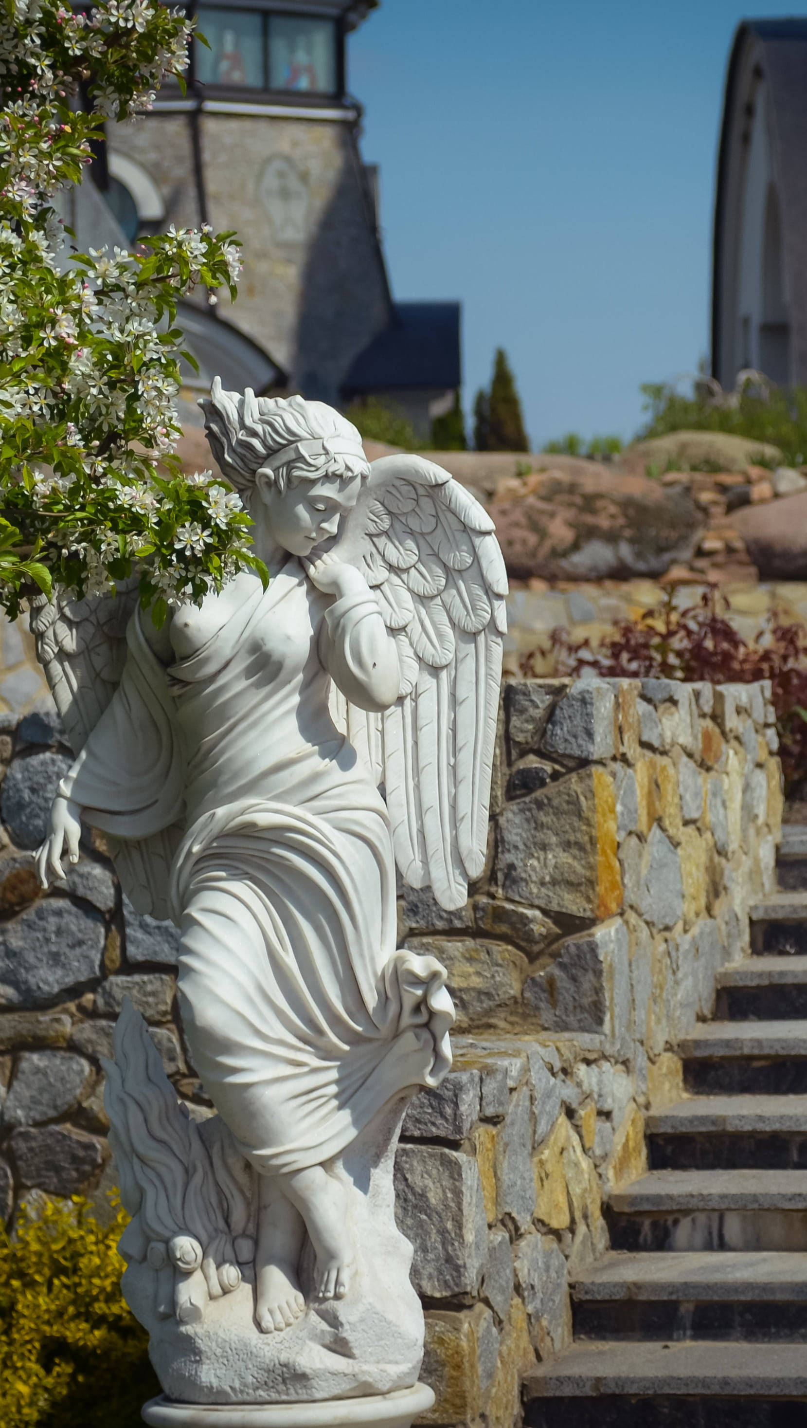angel statue, white marble, stone steps, 2K Phone Wallpaper