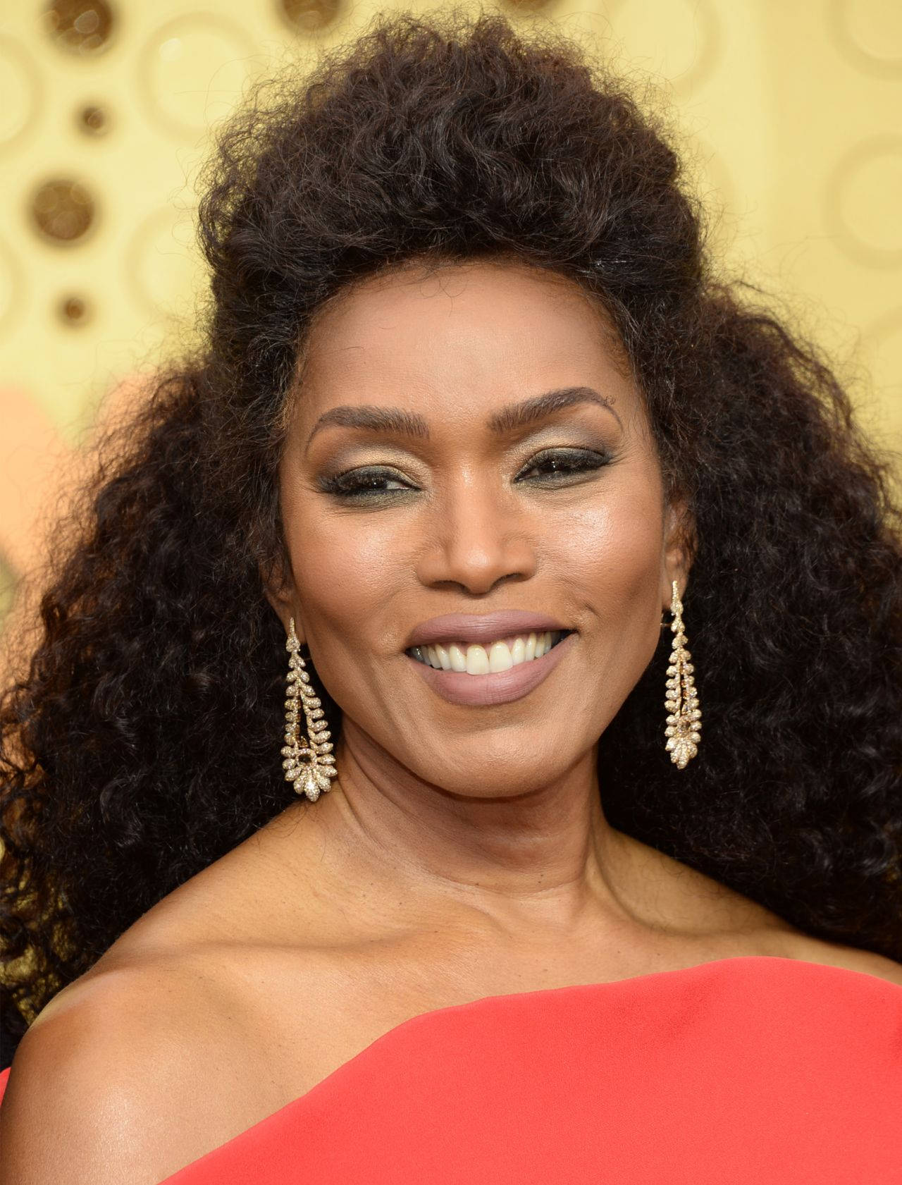 Angela Bassett, bold red dress, golden patterned backdrop, HD Phone Wallpaper