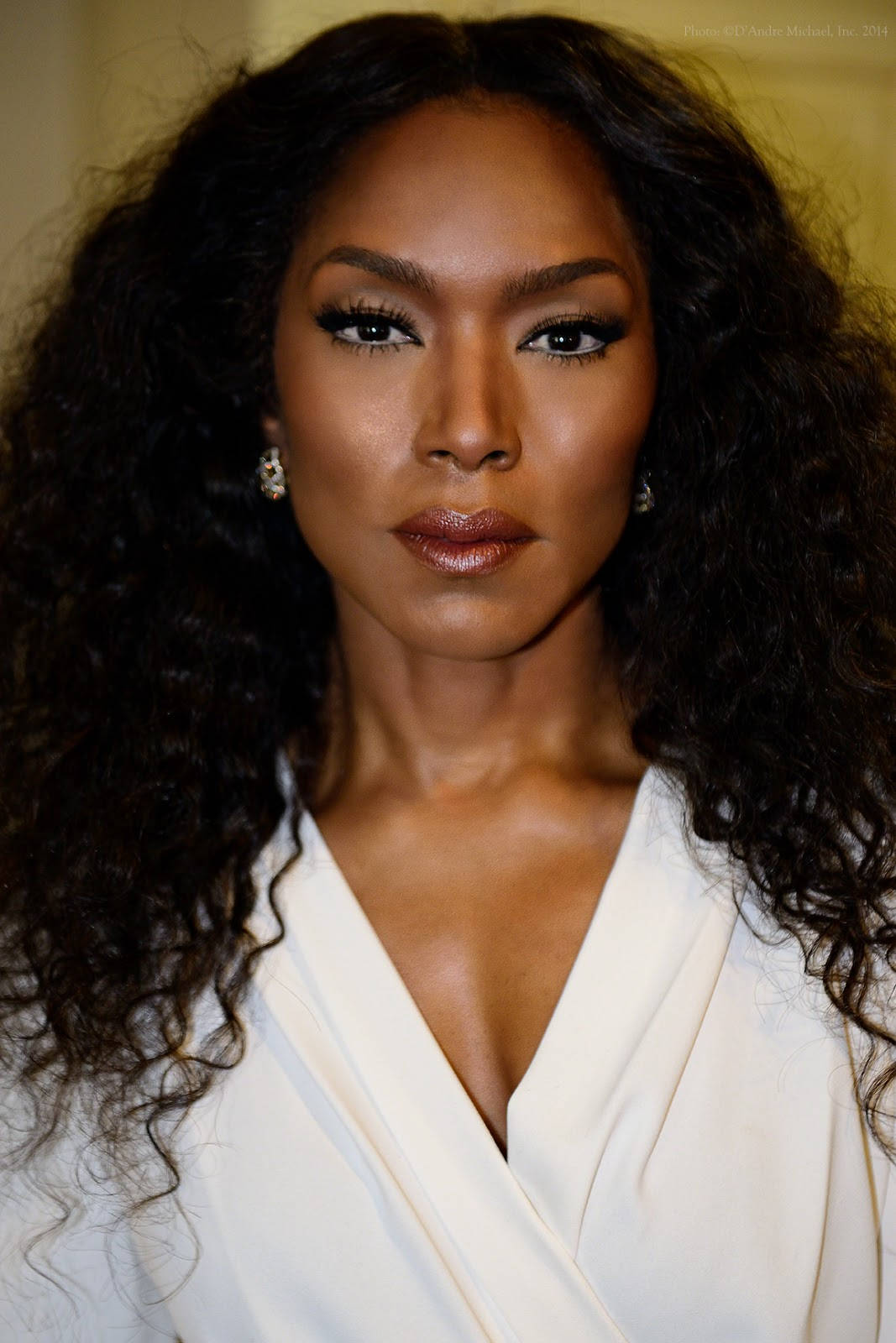 Angela Bassett, dark curls, striking makeup, HD Phone Wallpaper