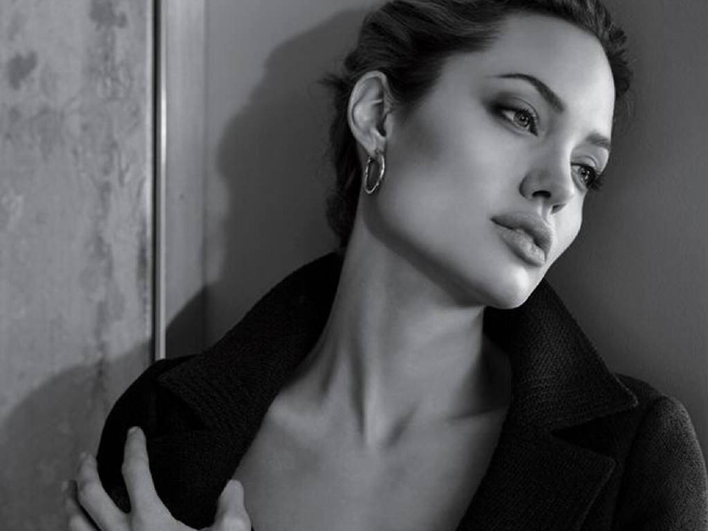 Angelina Jolie, monochrome, wall, SD Desktop Wallpaper