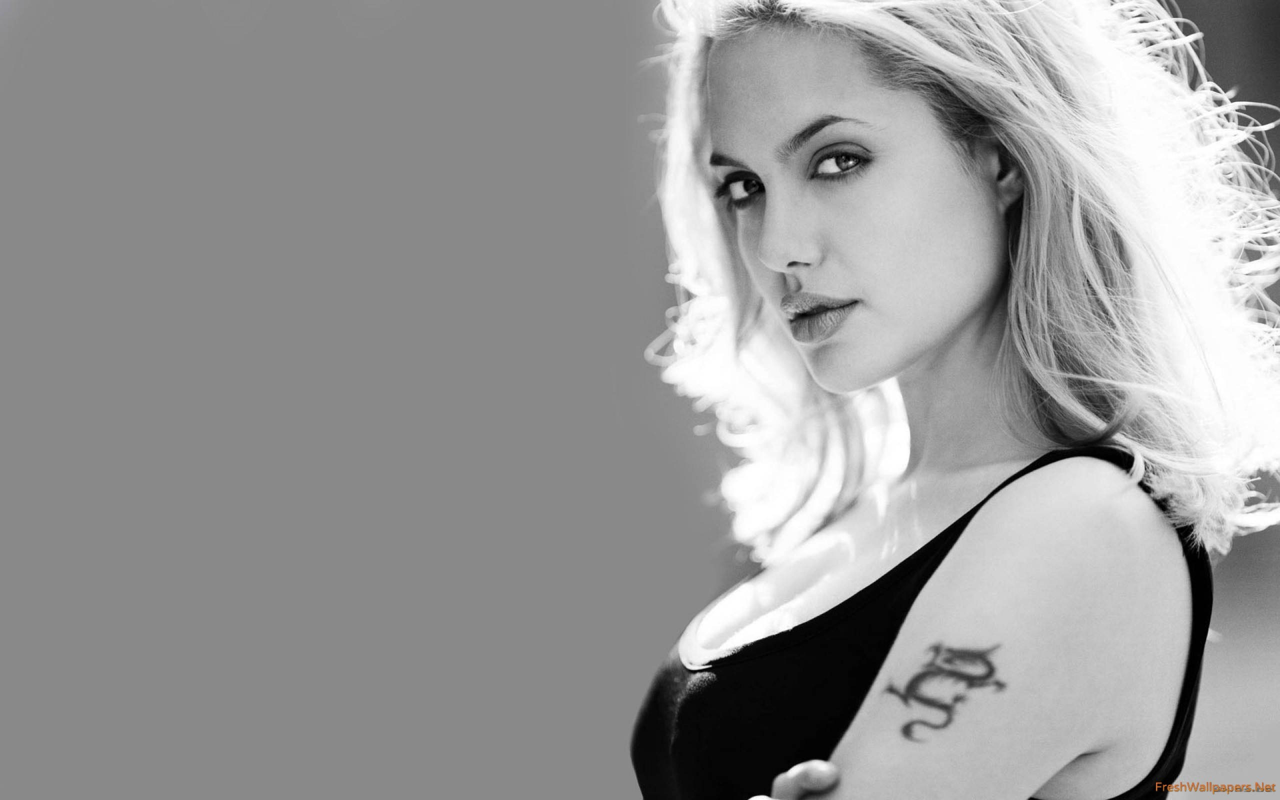 Angelina Jolie, monochrome, side view, 2K Desktop Wallpaper