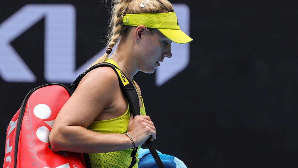 Angelique Kerber, yellow outfit, red racket bag, SD Desktop Wallpaper