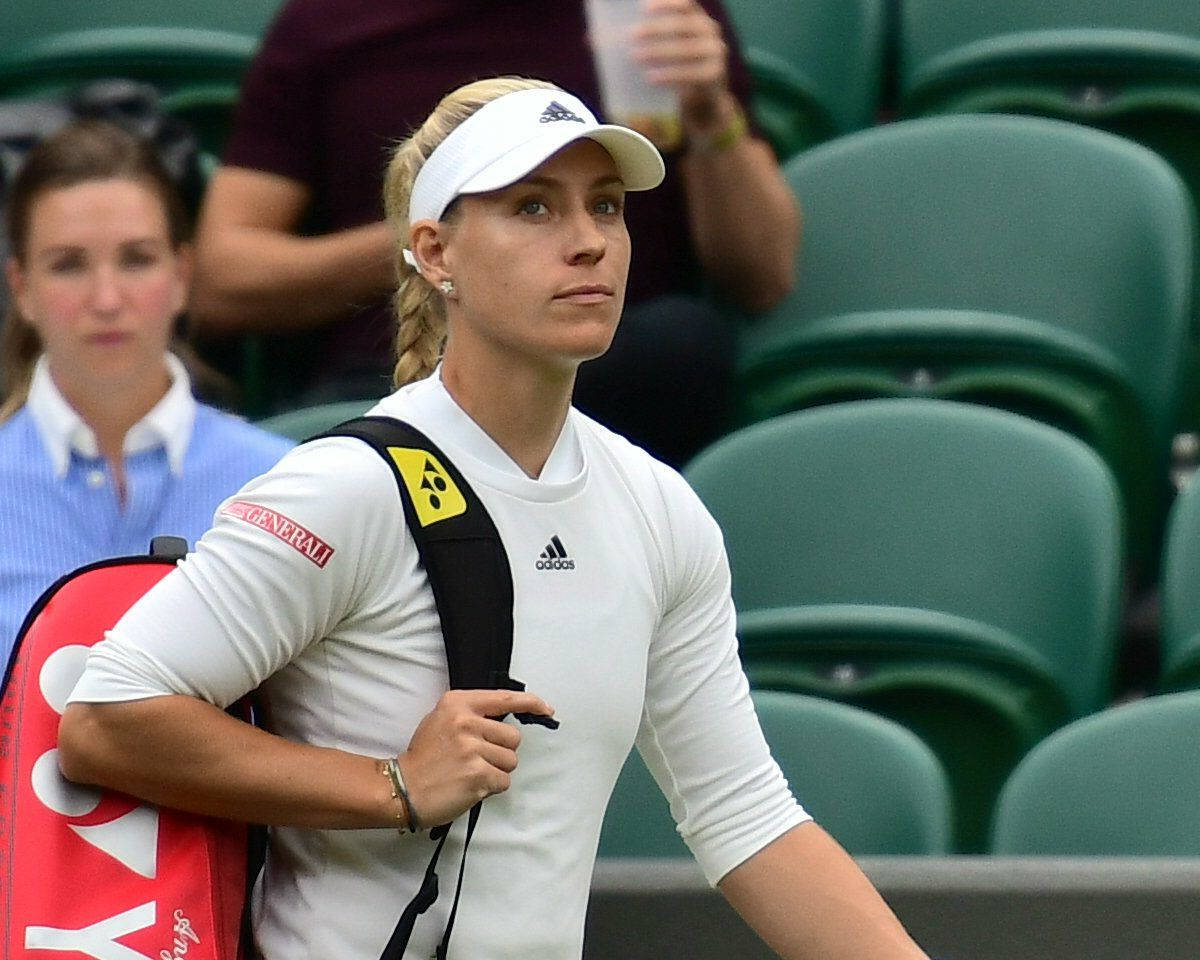 Angelique Kerber, white gear, red racket bag, SD Desktop Wallpaper