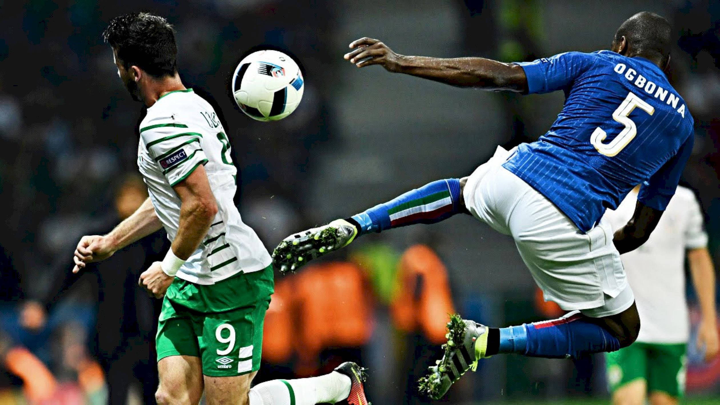 Angelo Ogbonna, blue, green and white, Full HD Desktop Wallpaper