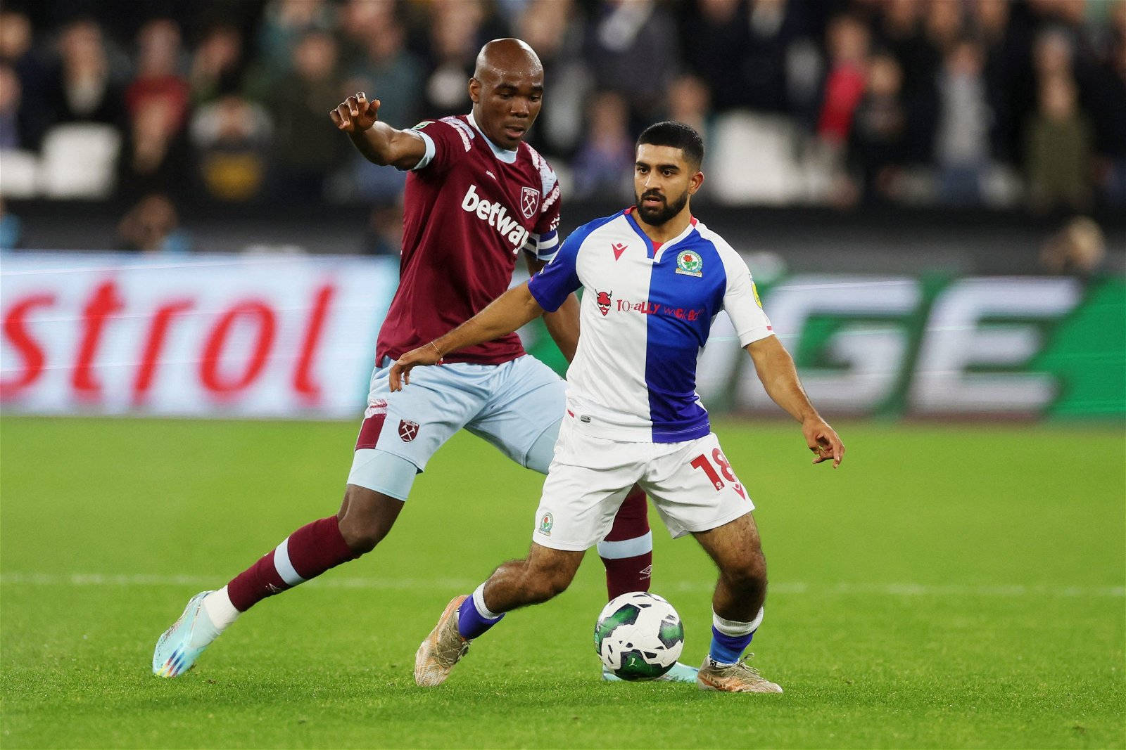 Angelo Ogbonna, vibrant green pitch, stadium lights, HD Desktop Wallpaper