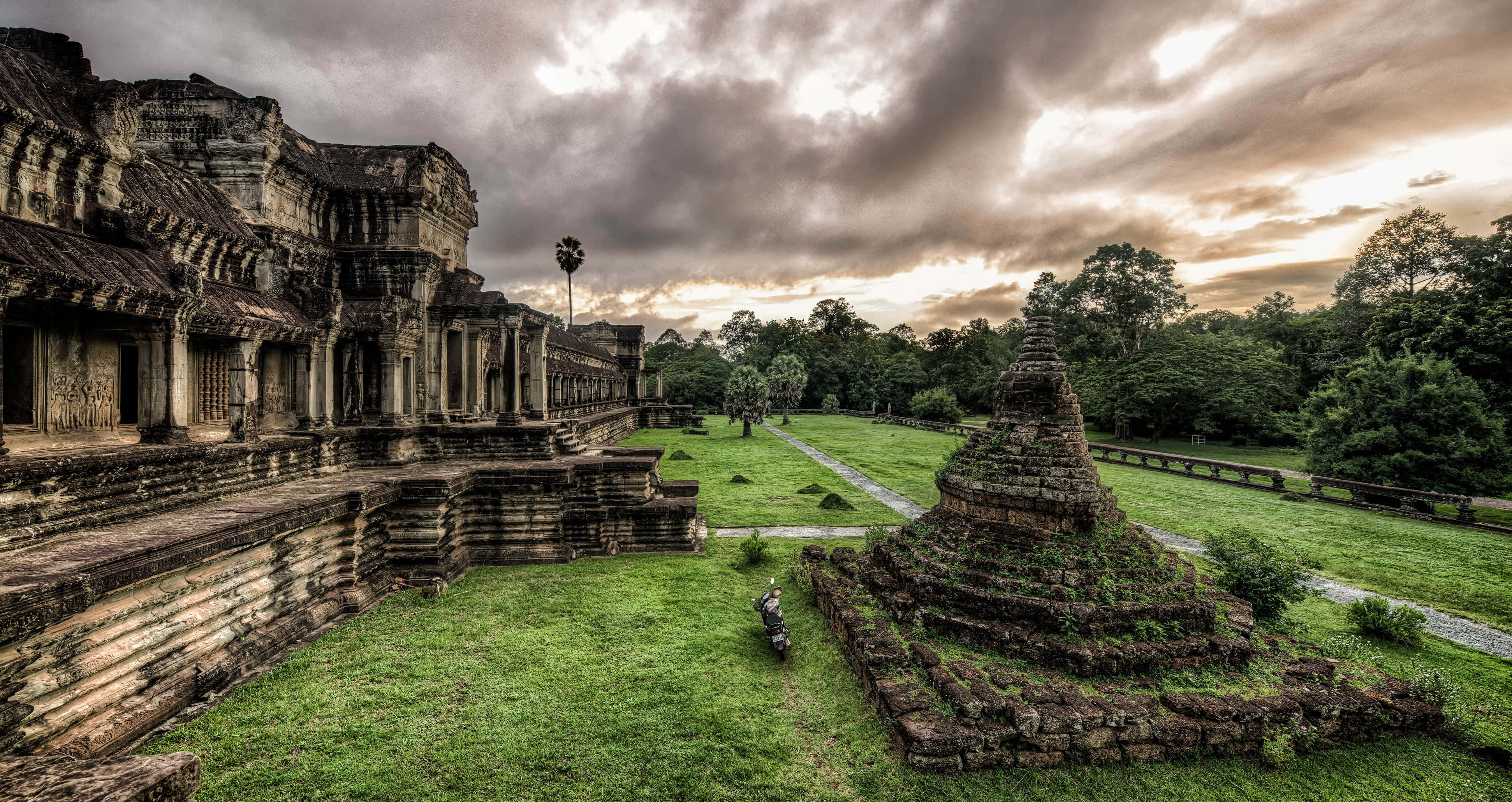 Angkor Thom, cloudy gray sky, ancient stone temple ruins, 4K Desktop Wallpaper
