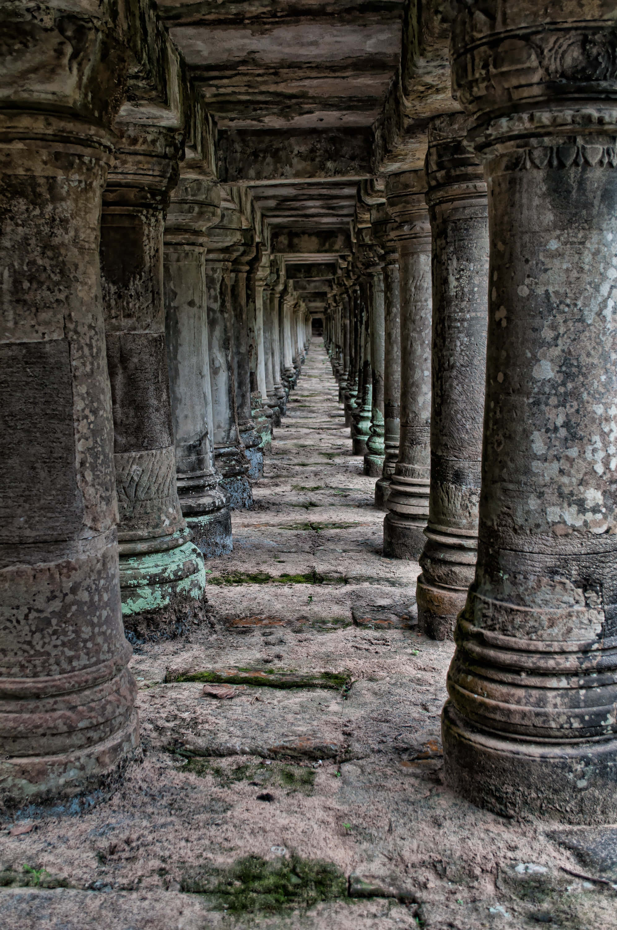 Angkor Thom, pillars, ancient weathered stone columns, 2K Phone Wallpaper