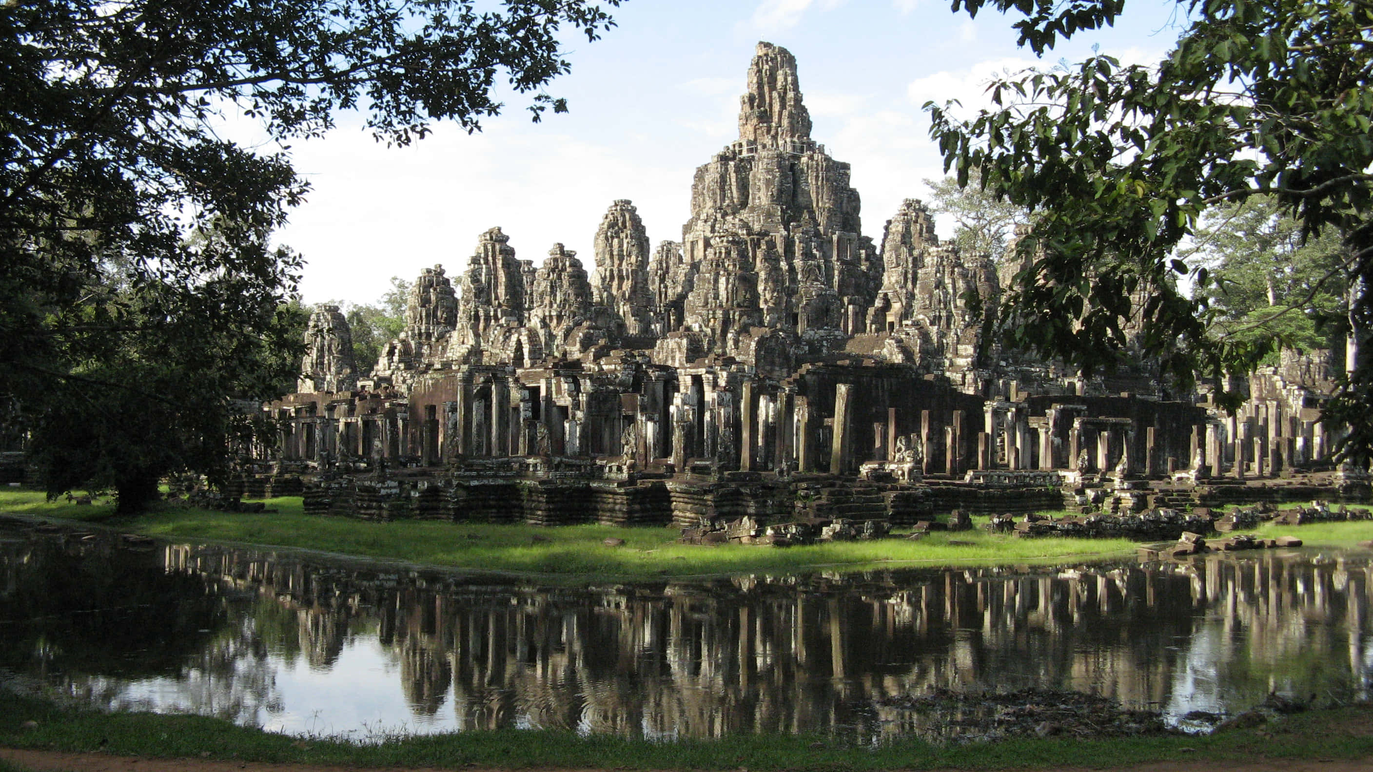 Angkor Thom, ancient stone temple complex, jagged spires, 2K Desktop Wallpaper
