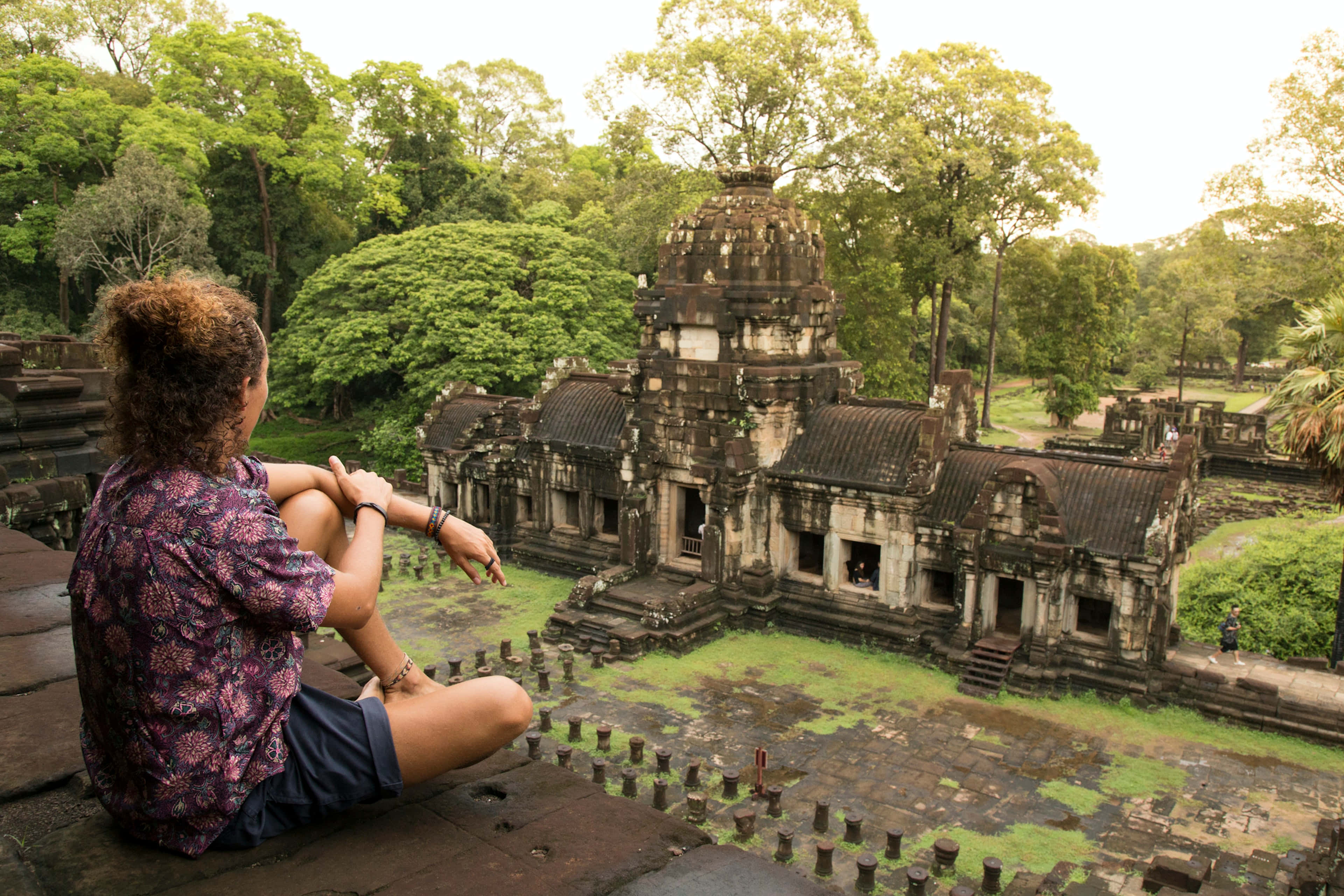 Angkor Thom, ancient stone ruins, mossy temple, 4K Desktop Wallpaper